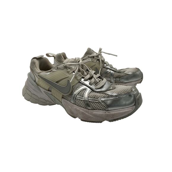 Nike V2K Run Silver Rubber And Metallic Leather-Trimmed Mesh Sneakers Size 9 - Picture 1 of 5